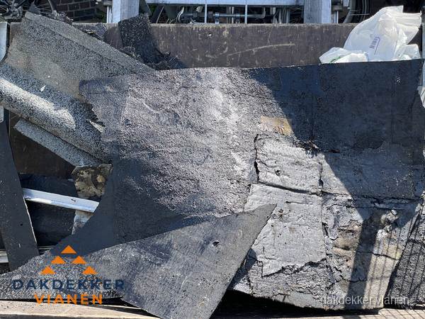 Kosten dakrenovatie: afvoer oud dakmateriaal in Vianen
