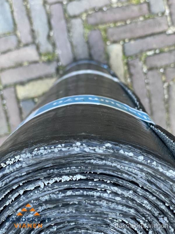 Rol bitumen dakleer met leislag voor plat dak in Vianen Rol bitumen dakleer met leislag voor plat dak in Vianen