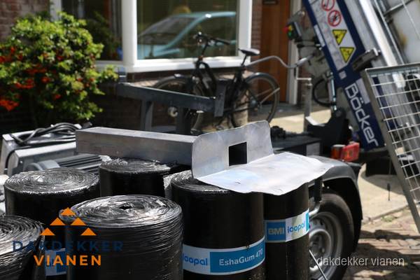 Dakbedekkingsmateriaal en dakgoot onderdelen in Vianen