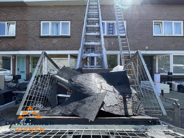 Kosten dakreparatie: dakschade aan flatgebouw in Vianen