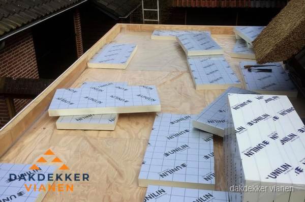 PIR isolatieplaten leggen op plat dak in Vianen