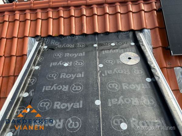 Nieuw dak met dakpannen en Royal onderlaag bij woning in Vianen